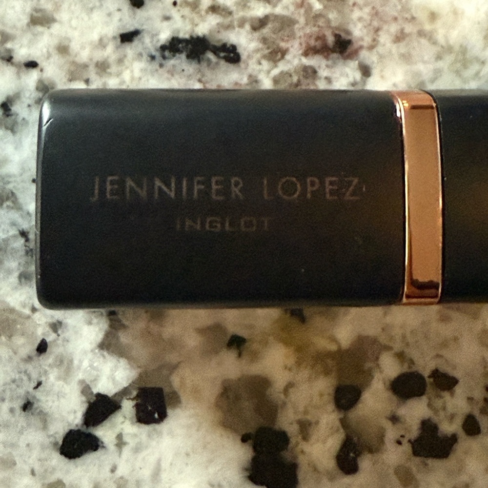 Inglot x Jennifer Lopez limited edition Lipstick j203 dolce - Picture 3 of 4